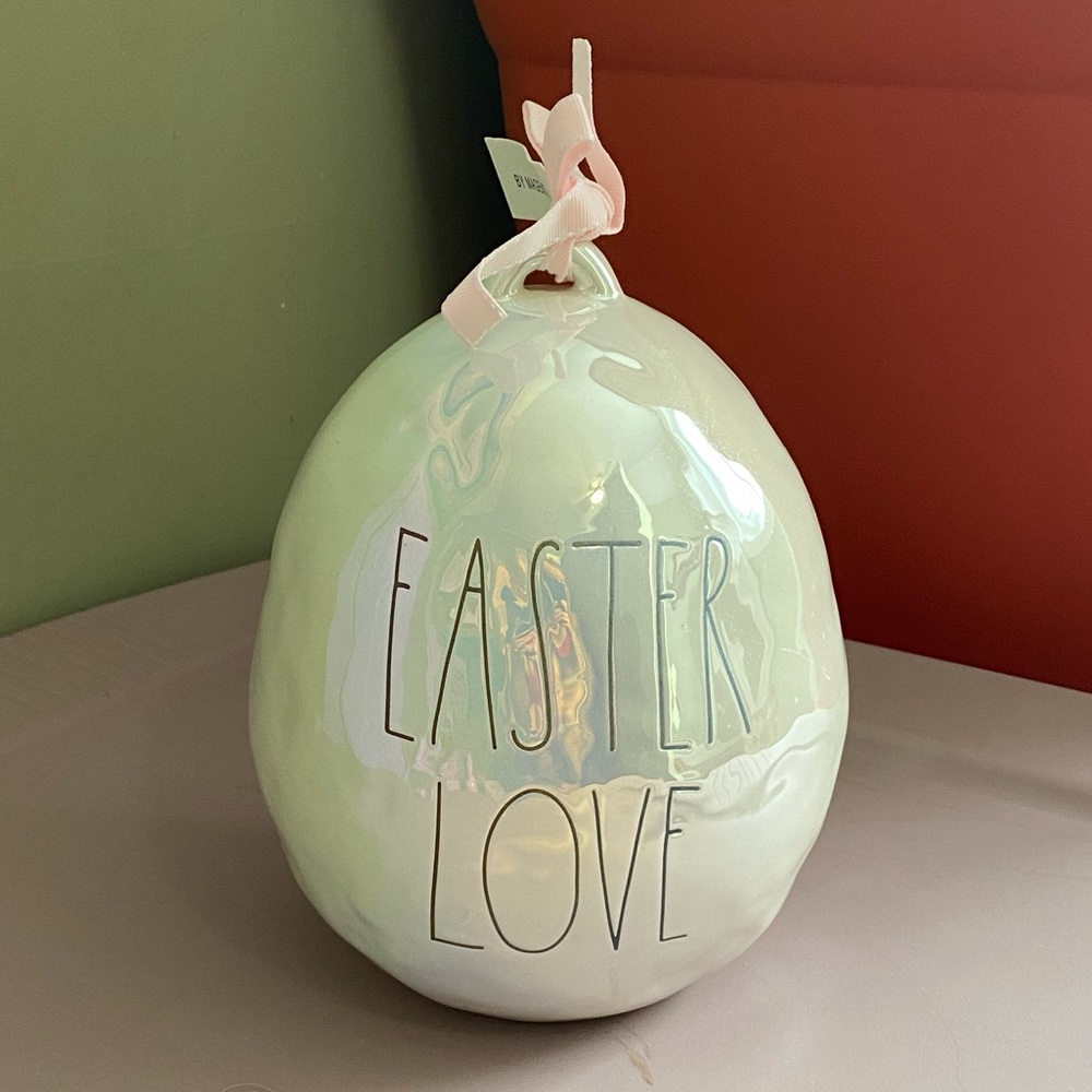 Iridescent egg